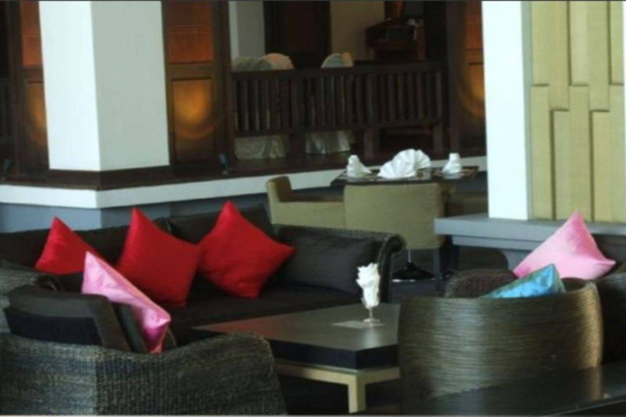 苏内大酒店和会议中心 乌汶 外观 照片